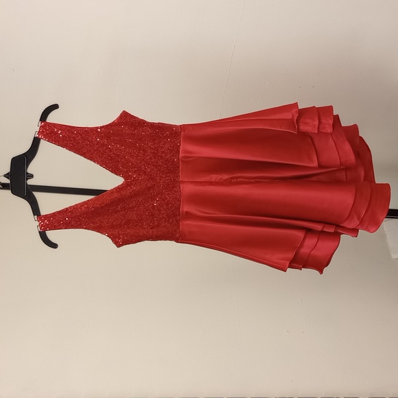 Dress - Picture 2 of 3